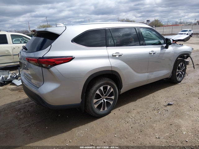 Toyota Highlander Xle 2021 5TDGZRBH2MS551769 Image 4