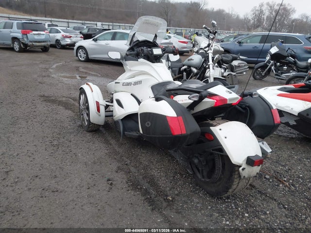 2015 CAN-AM SPYDER ROADSTER 2BXNCBC4XFV000441 Photo 2