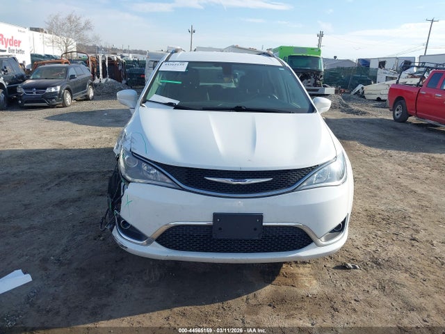 44565159 :رقم المزاد ، 2C4RC1EG8JR108478 vin ، 2018 Chrysler Pacifica Touring L Plus مزاد بيع