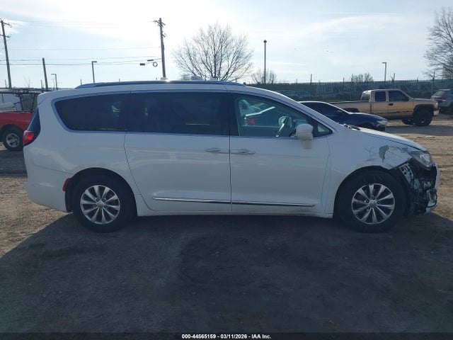 44565159 :رقم المزاد ، 2C4RC1EG8JR108478 vin ، 2018 Chrysler Pacifica Touring L Plus مزاد بيع