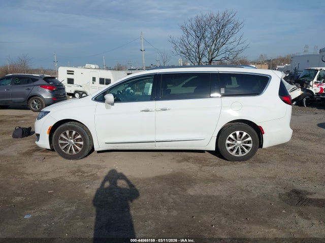 44565159 :رقم المزاد ، 2C4RC1EG8JR108478 vin ، 2018 Chrysler Pacifica Touring L Plus مزاد بيع