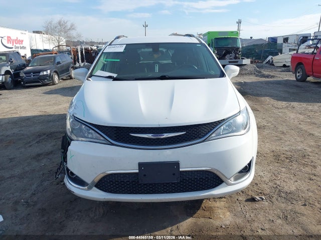 44565159 :رقم المزاد ، 2C4RC1EG8JR108478 vin ، 2018 Chrysler Pacifica Touring L Plus مزاد بيع