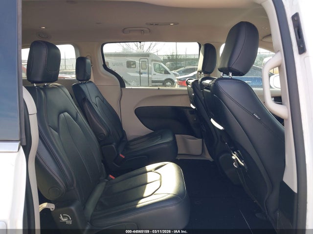 44565159 :رقم المزاد ، 2C4RC1EG8JR108478 vin ، 2018 Chrysler Pacifica Touring L Plus مزاد بيع