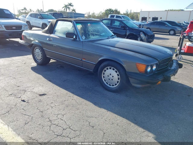 1988 MERCEDES-BENZ 560 WDBBA48D1JA082769