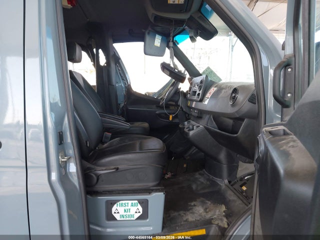 W1X4DBHY2NT104216 Mercedes-Benz Sprinter 2500 Standard Roof I4 Diesel