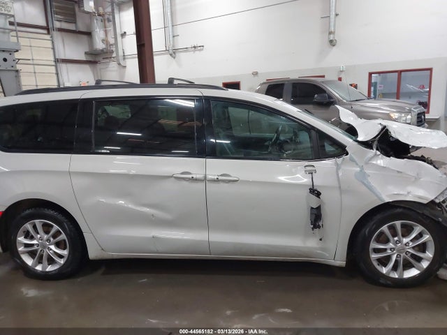 Продаж на аукціоні авто 2020 Chrysler Pacifica Touring L Plus, vin: 2C4RC1EGXLR200484, номер лоту: 44565182