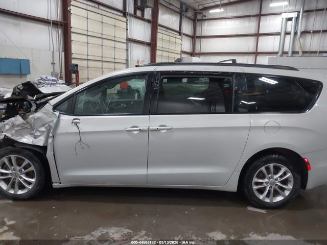 Продаж на аукціоні авто 2020 Chrysler Pacifica Touring L Plus, vin: 2C4RC1EGXLR200484, номер лоту: 44565182