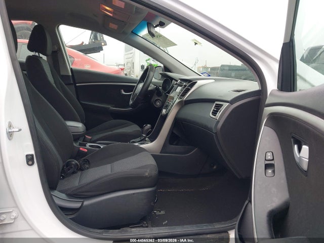 Продаж на аукціоні авто 2017 Hyundai Elantra Gt, vin: KMHD35LHXHU381976, номер лоту: 44565362