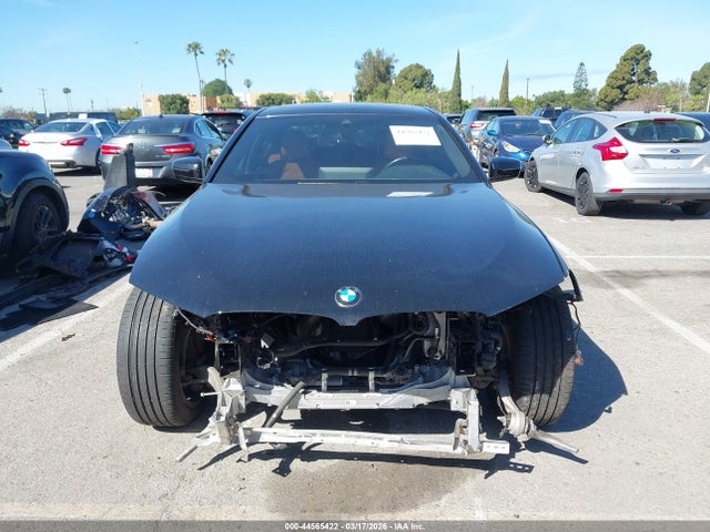 44565422 :رقم المزاد ، WBA13AG05MCG26820 vin ، 2021 Bmw 530e مزاد بيع