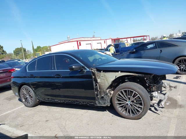 44565422 :رقم المزاد ، WBA13AG05MCG26820 vin ، 2021 Bmw 530e مزاد بيع