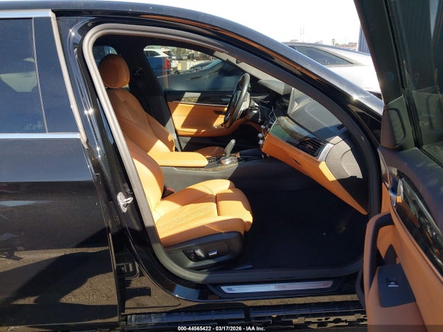 44565422 :رقم المزاد ، WBA13AG05MCG26820 vin ، 2021 Bmw 530e مزاد بيع