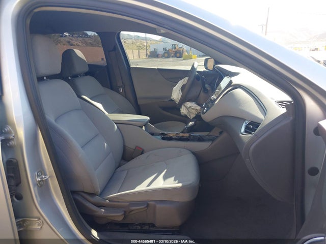 1G1ZD5ST2MF005695 Chevrolet Malibu Fwd Lt