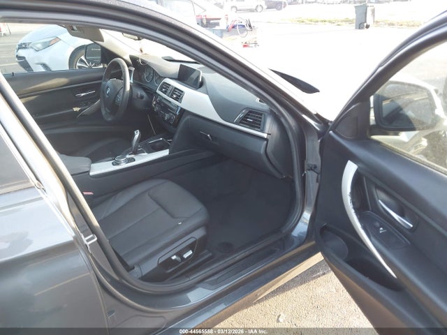 44565558 :رقم المزاد ، WBA8A9C56HK619663 vin ، 2017 Bmw 320i مزاد بيع