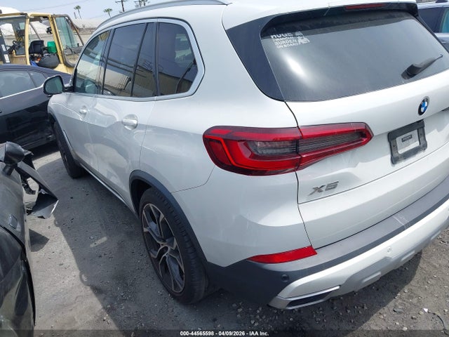 2020 BMW X5 5UXCR4C04L9B16437 Photo 2