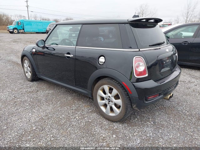 2011 MINI COOPER S WMWSV3C5XBTY22791 Photo 2