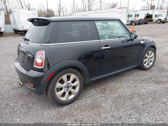 2011 MINI COOPER S WMWSV3C5XBTY22791 Photo 3