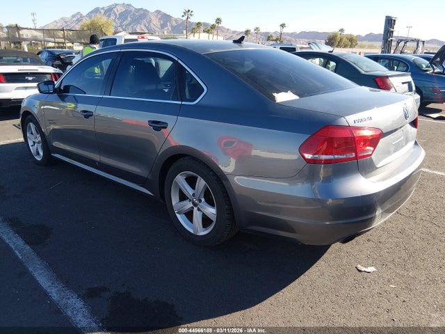 1VWBT7A37FC080225 Volkswagen Passat 1.8t Se