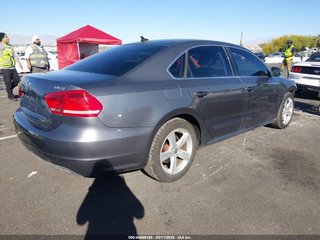 1VWBT7A37FC080225 Volkswagen Passat 1.8t Se