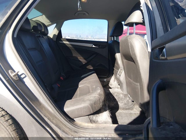 1VWBT7A37FC080225 Volkswagen Passat 1.8t Se
