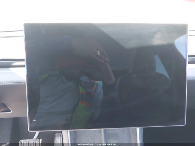44566205 :رقم المزاد ، 7SAYGDED5TF586320 vin ، 2026 Tesla Model Y مزاد بيع