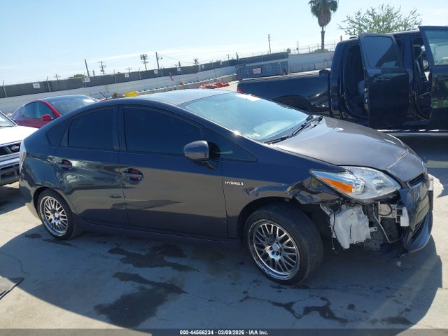 Toyota Prius Three 2015 JTDKN3DU5F0424372 Image 13