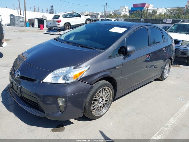 Toyota Prius Three 2015 JTDKN3DU5F0424372 Image 2