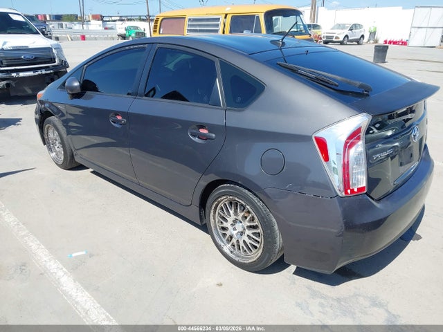 Toyota Prius Three 2015 JTDKN3DU5F0424372 Image 3