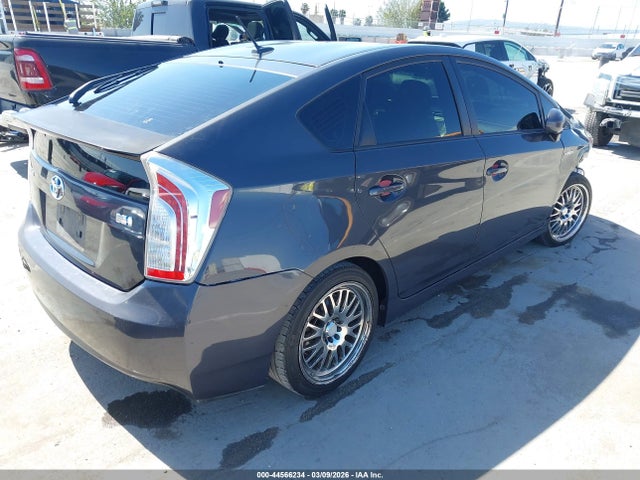 Toyota Prius Three 2015 JTDKN3DU5F0424372 Image 4