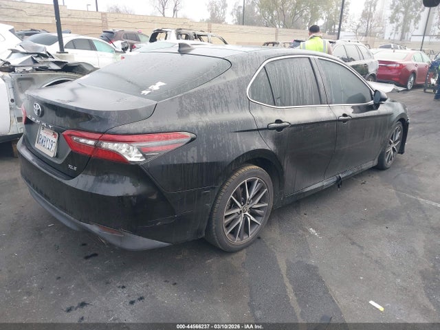 4T1F11AK4MU422277 Toyota CAMRY XLE