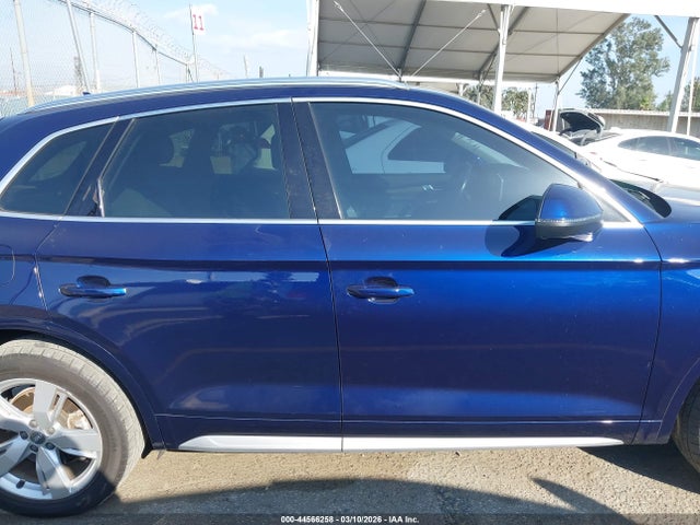 WA1BNAFY9J2218841 Audi Q5 2.0t Premium/2.0t Tech Premium