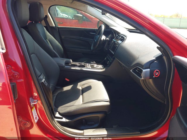SAJAD4BG8HA948583 Jaguar Xe 25t Premium