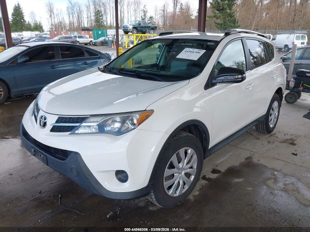 Toyota RAV4 LE 2014 JTMBFREV8ED074427 Image 2