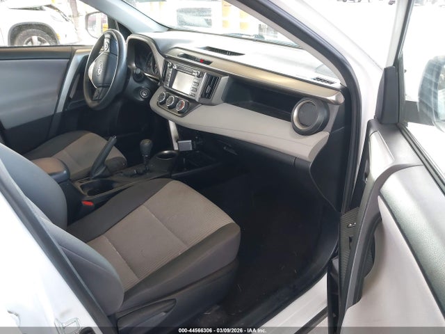 Toyota RAV4 LE 2014 JTMBFREV8ED074427 Image 5