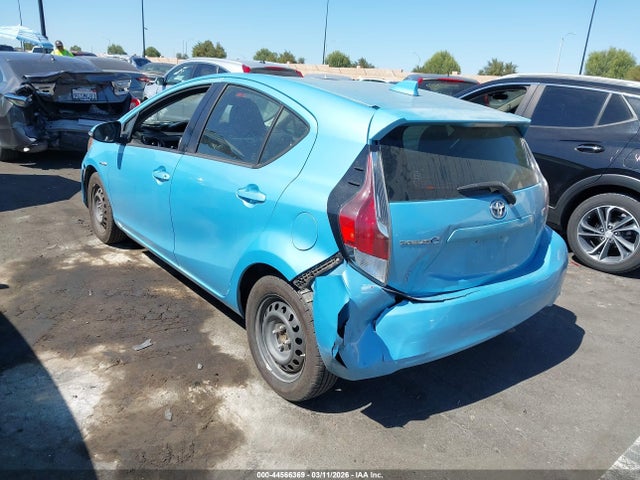 Toyota Prius C Three 2015 JTDKDTB37F1114716 Image 3