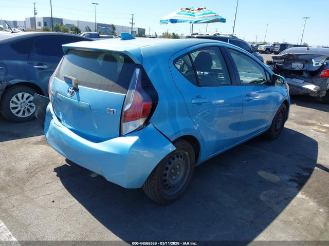 Toyota Prius C Three 2015 JTDKDTB37F1114716 Image 4