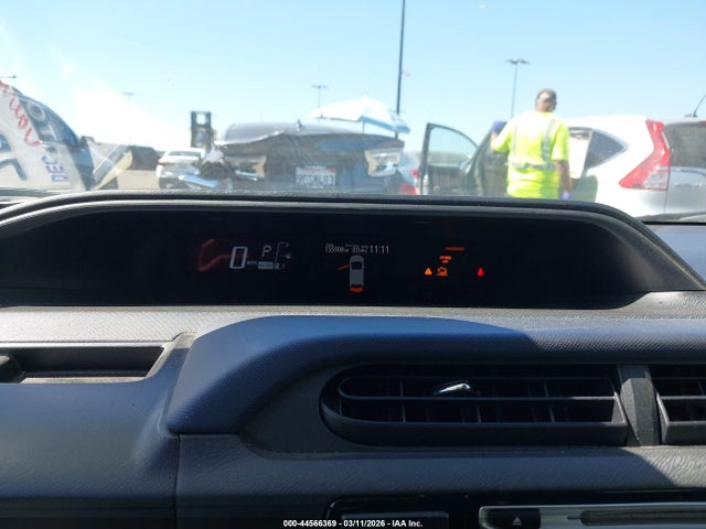 Toyota Prius C Three 2015 JTDKDTB37F1114716 Image 7