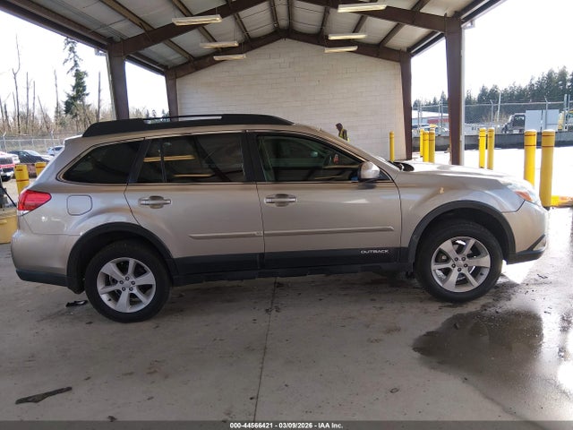 Subaru Outback 2.5i Premium 2014 4S4BRCCC7E3237768 Image 13