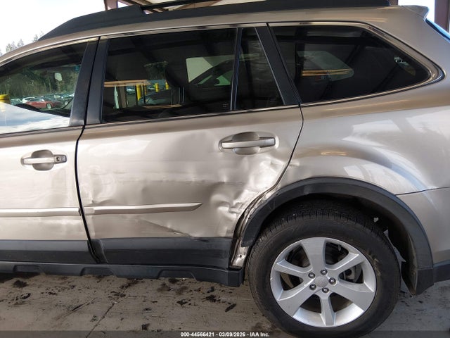 Subaru Outback 2.5i Premium 2014 4S4BRCCC7E3237768 Image 6