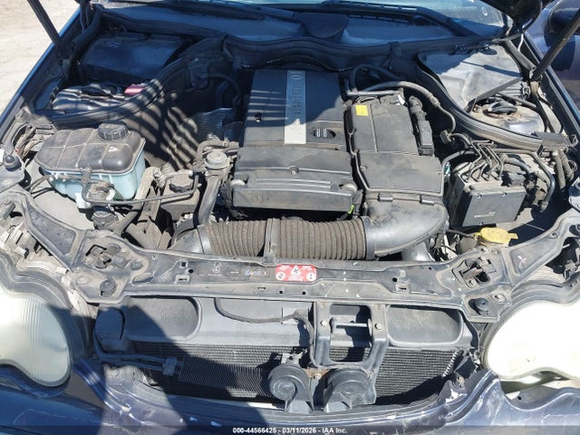 44566425 :رقم المزاد ، WDBRF40J74A583591 vin ، 2004 Mercedes-benz C 230 Kompressor Sport/sport مزاد بيع