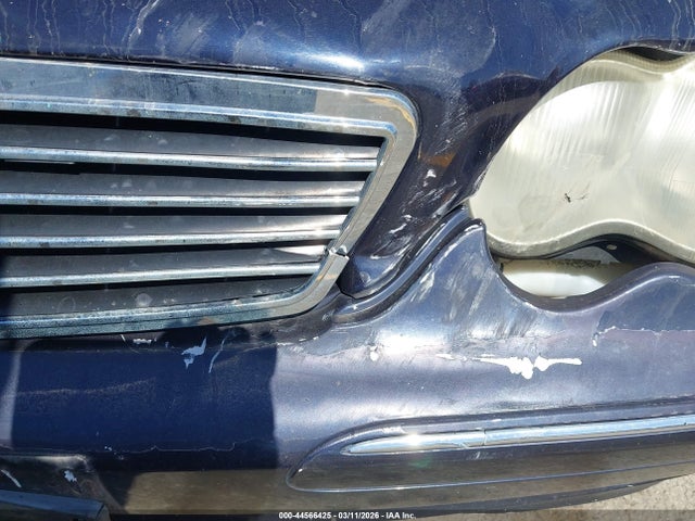 44566425 :رقم المزاد ، WDBRF40J74A583591 vin ، 2004 Mercedes-benz C 230 Kompressor Sport/sport مزاد بيع