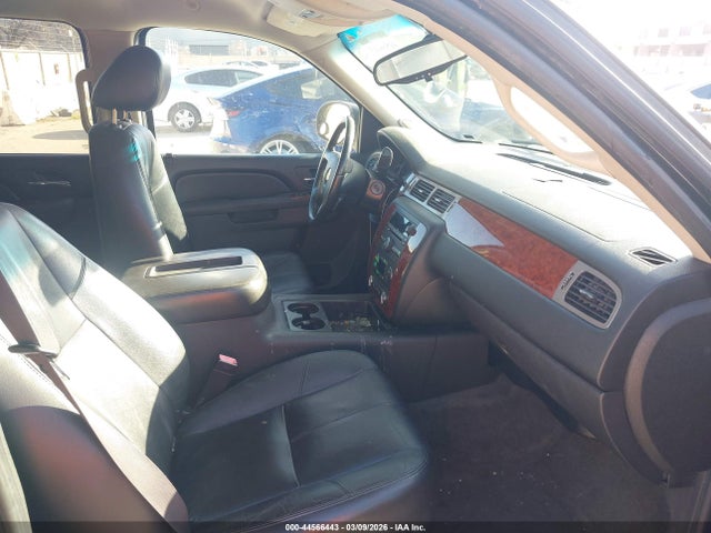2011 CHEVROLET TAHOE 1GNSCBE0XBR255328 Photo 4