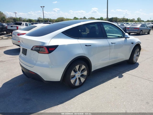 5YJYGDED2MF107415 Tesla Model Y Standard Range Rear-wheel Drive