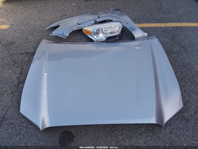 5TFAX5GN9HX103242 Toyota Tacoma Sr5