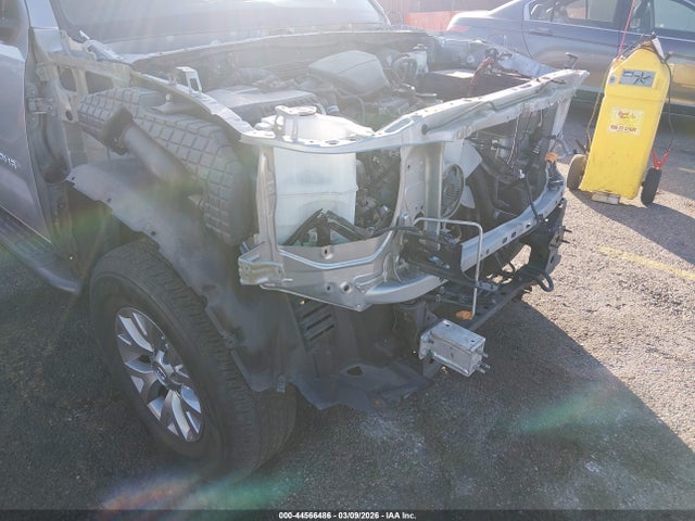 5TFAX5GN9HX103242 Toyota Tacoma Sr5