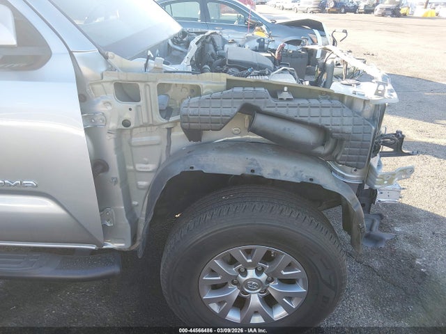 5TFAX5GN9HX103242 Toyota Tacoma Sr5