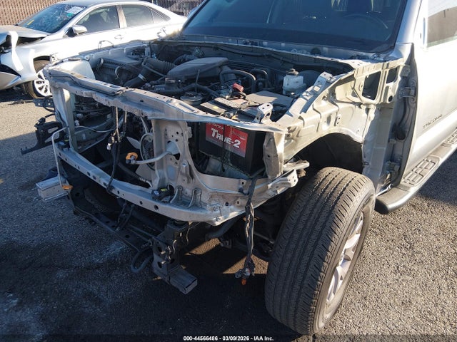5TFAX5GN9HX103242 Toyota Tacoma Sr5