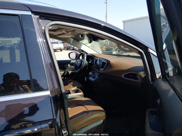 44566584 :رقم المزاد ، 2C4RC1GG1HR647600 vin ، 2017 Chrysler Pacifica Limited مزاد بيع
