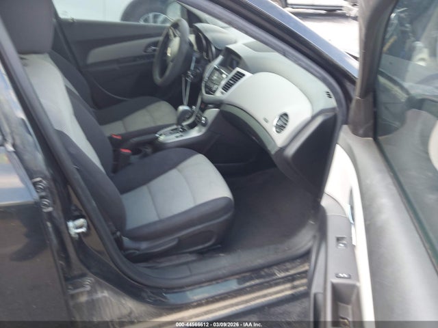 1G1PA5SG3F7140989 Chevrolet Cruze Ls Auto
