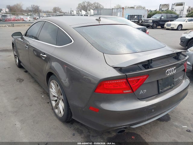 2013 AUDI A7 WAU2GAFC4DN107067 Photo 2