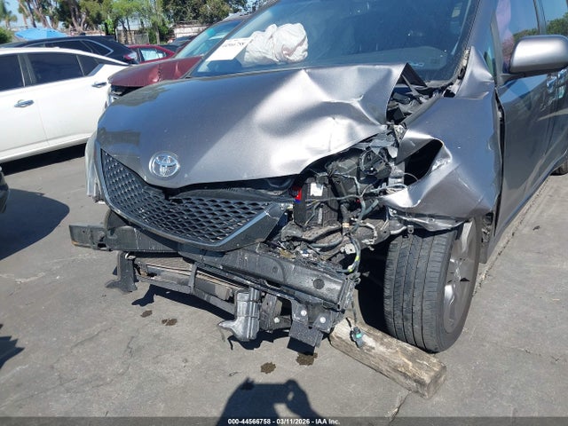 Toyota Sienna Se 8 Passenger 2017 5TDXZ3DC7HS856978 Image 12